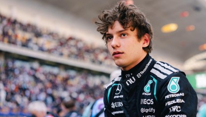 BOB半岛体育官方网站-上赛道见证历史，19岁安东内利成为历史最年轻杆位得主