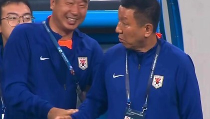 BOB半岛体育APP-一个坑绊倒泰山多次！熬走老崔 解约洛佩斯陷僵局 你支持追责吗？