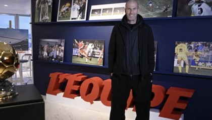 BOB半岛体育APP-齐达内：加盟皇马就是为了拿欧冠；罗纳尔多是现象级的