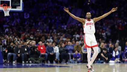 记者：37岁杜兰特背靠背打了85分钟 老同志太卷了